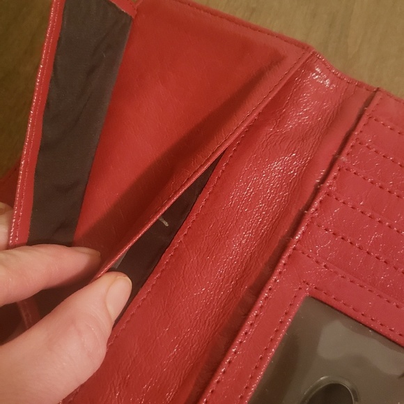 Vintage Red Guess bifold Wallet - Picture 5 of 8